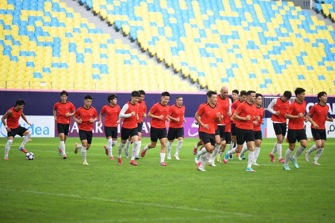 亚冠比赛中球员技术精湛,表现出色 亚冠比赛中球员技术精湛,表现出色