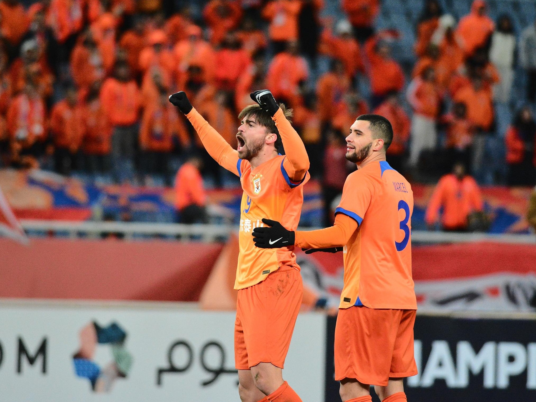 亚冠比赛中球员技术精湛,表现出色 亚冠比赛中球员技术精湛,表现出色