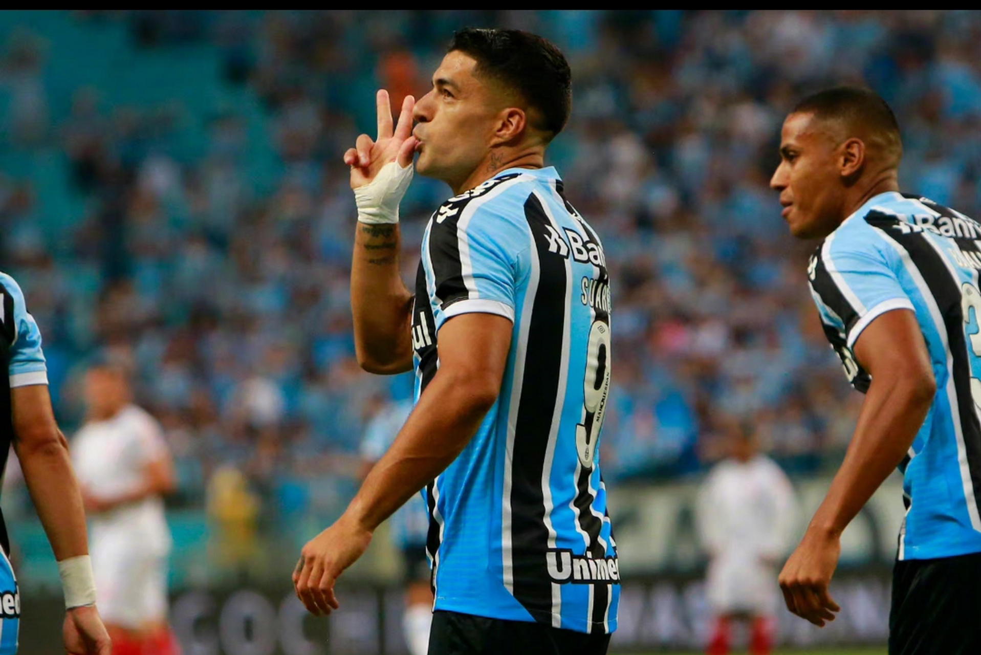 包含荷兰绝杀西班牙,苏亚雷斯完成帽子戏法的词条 包含荷兰绝杀西班牙,苏亚雷斯完成帽子戏法的词条