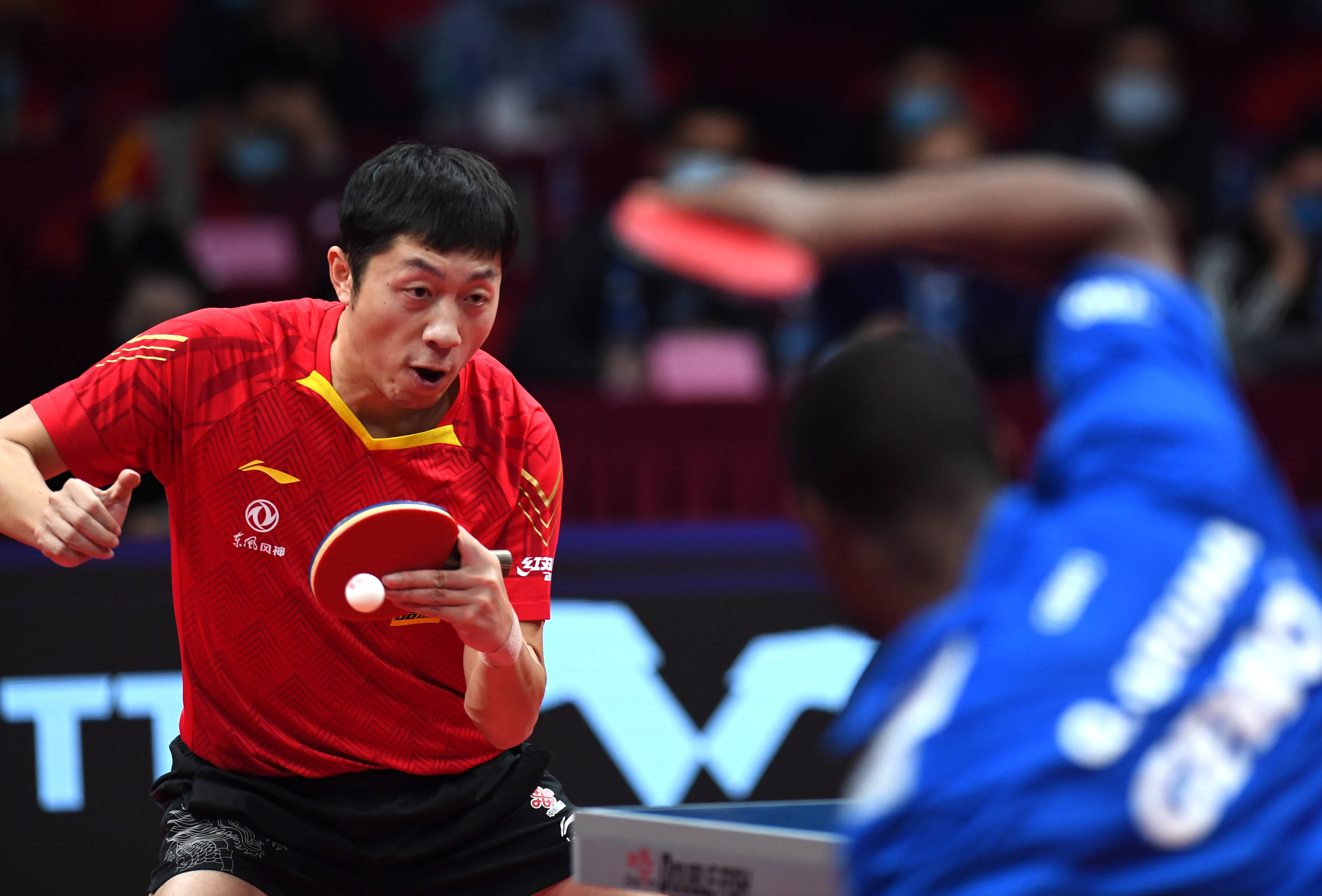 中国乒乓球队险胜英国乒乓球队，许昕高光表现的简单介绍