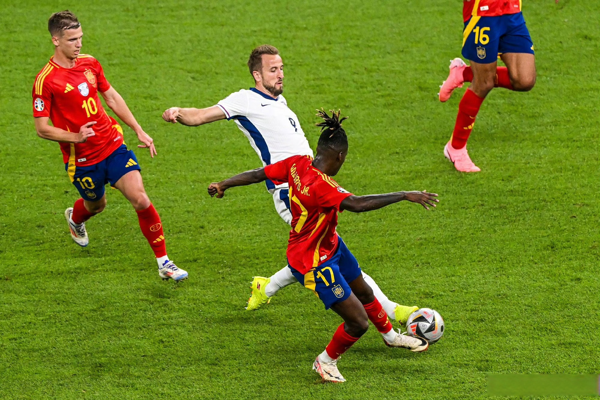 包含西班牙队将面对前所未有的挑战的词条