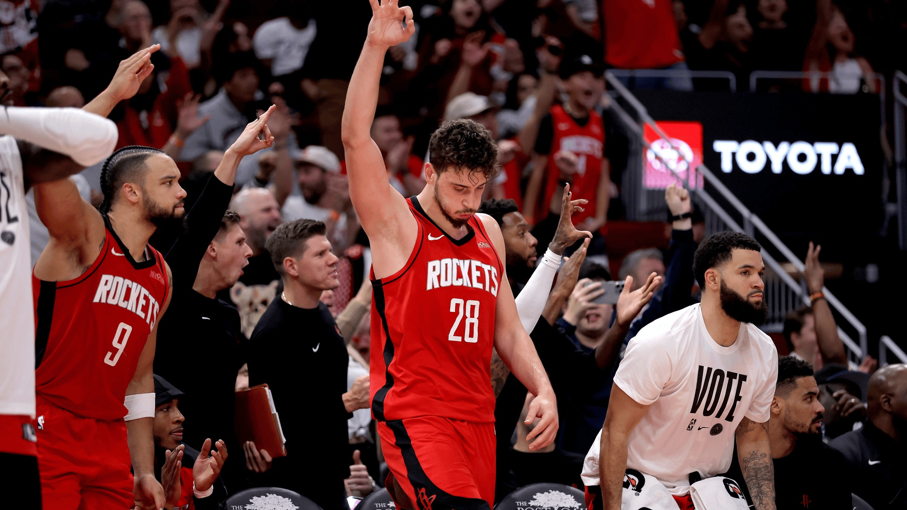 火箭全队发威，主场取胜表现出色团队凝聚力的简单介绍