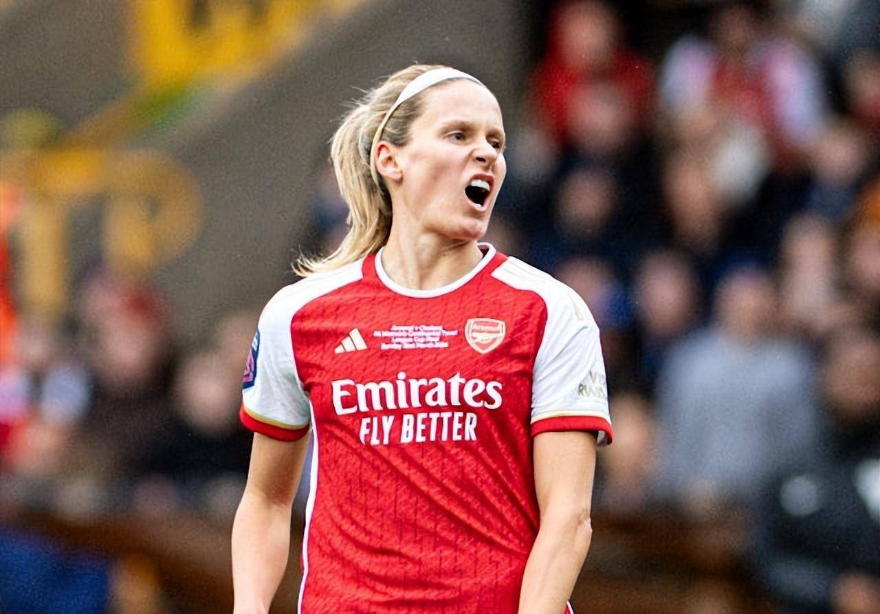 关于阿森纳客场斩获胜利，主教练举双手庆祝的信息