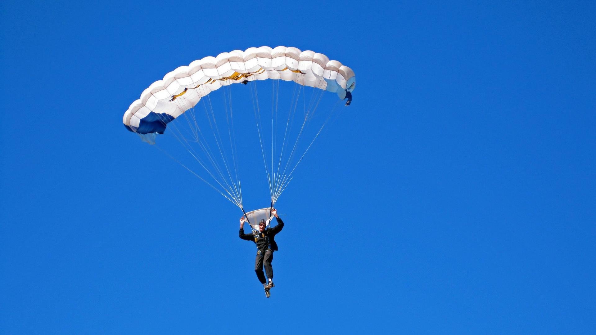 赛道与绿茵的交响，F1新赛季揭幕战与韩国足球的里昂奇迹