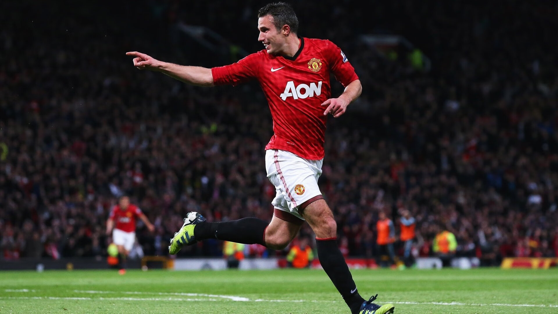 绿茵场与篮球馆的双重奏,德甲争冠焦点战与掘金打穿湖人的战术启示