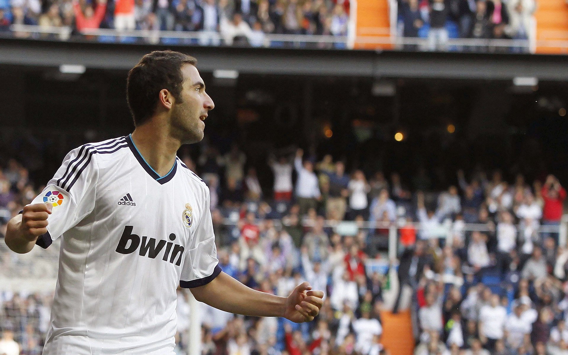 卡塞米罗完美掌控中场，哥斯达黎加式韧性助多特蒙德硬仗取胜